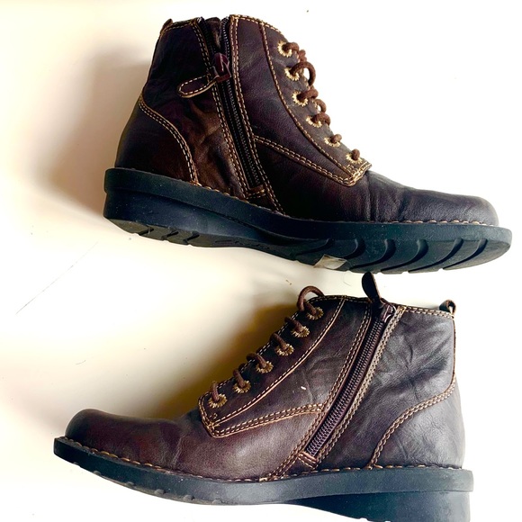 NEW CLARKS Blendables Leather Brown BOOTS Booties - Picture 3 of 8